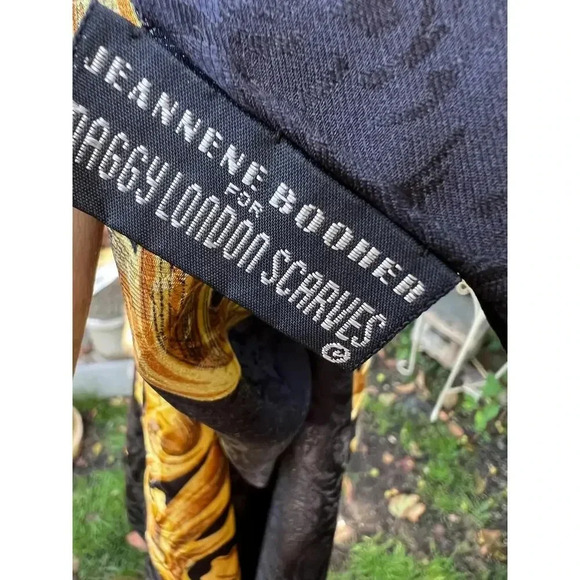 Jeannene Booher/Maggy London Scarves Signed Black/Gold Silk Scarf NWOT OS - Picture 4 of 4